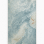 Azure Sky dekorativ infraröd värmepanel, 60x120cm, ljusblå marmoryta med vit ram.